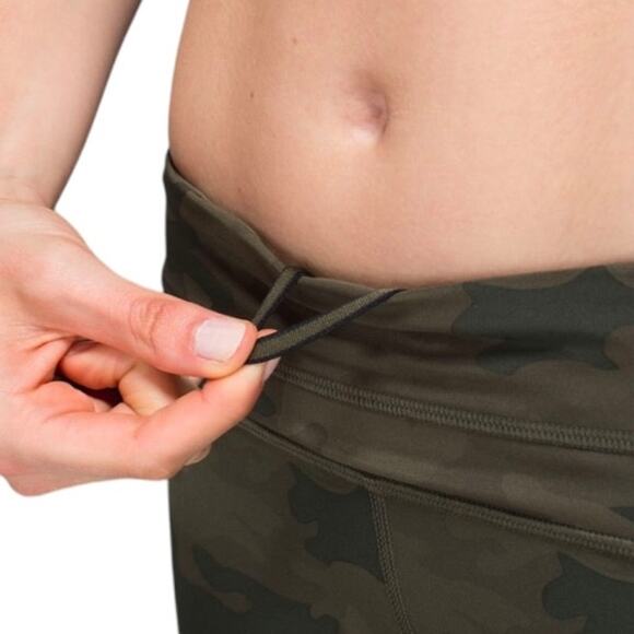 Lululemon Run Inspire Crop II *All Luxtreme Savasana Camo Fatigue Green SZ 6 EUC - Picture 8 of 12